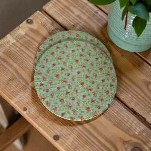 Capa para sousplat em MDF tecido 100% algodão | Estampa Mini Rosas